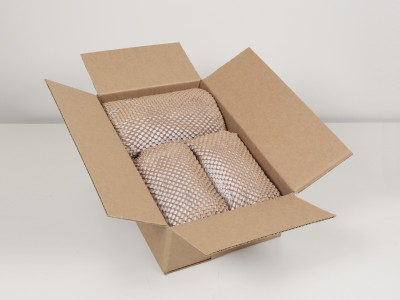 GeamiWrapPak_Wrapping_in_the_box.jpg
